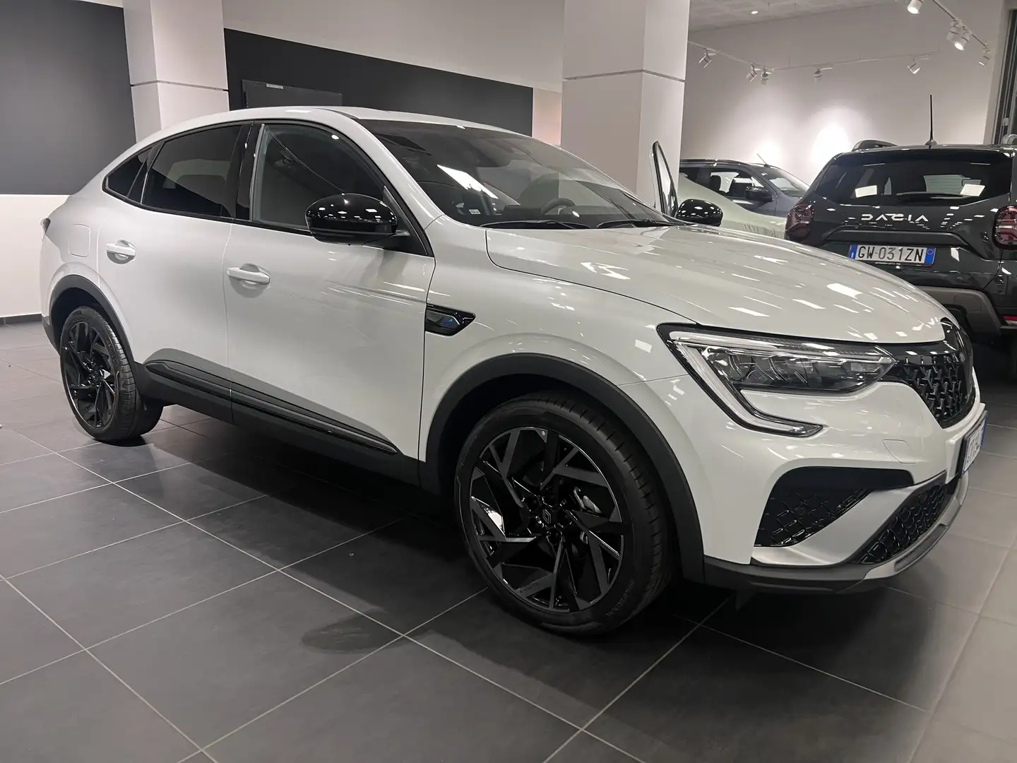 Renault Arkana 1.6 E-Tech full hybrid Esprit Alpine 145cv Bianco - 2
