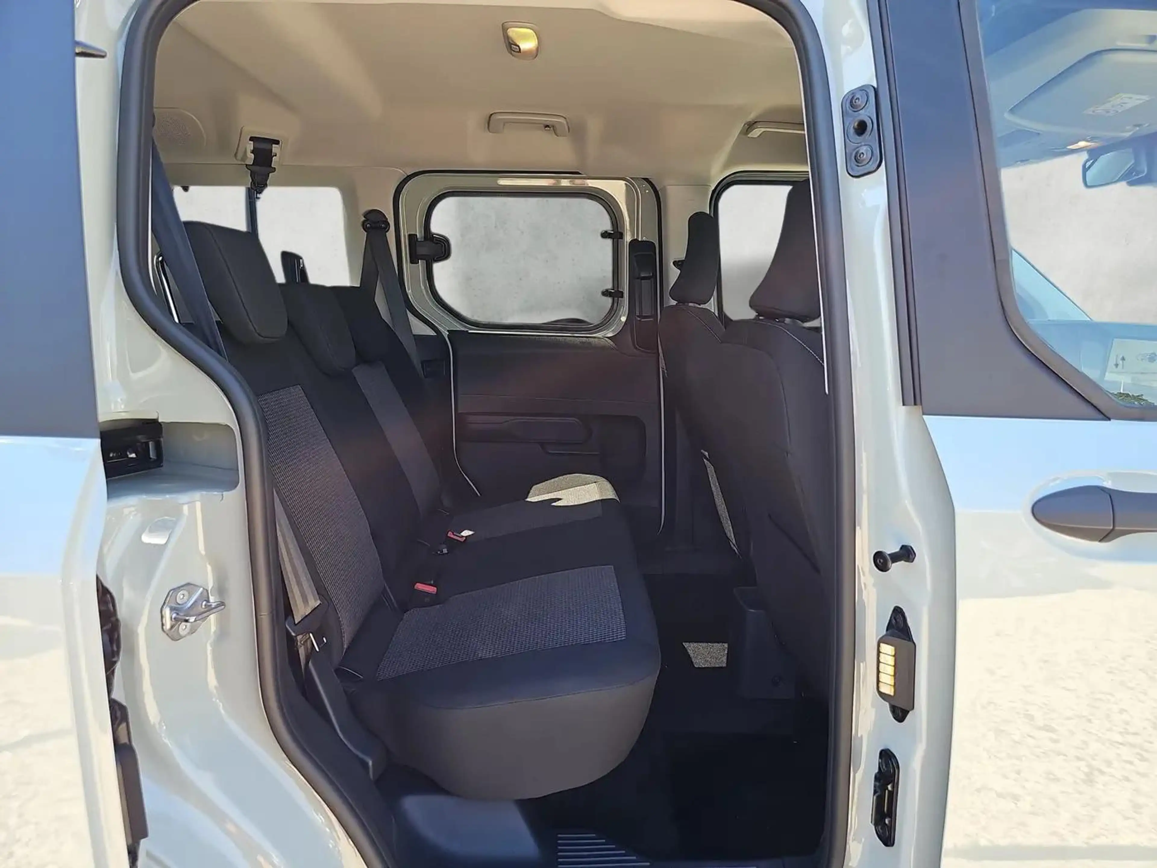 Ford Tourneo Courier 1.0 EB Trend 5JGar Kamera AHK — photo 12