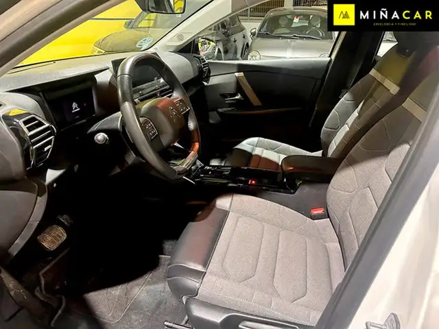 Citroen C4 view 3