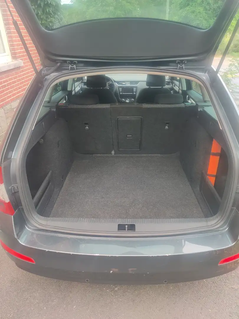 Skoda Octavia Octavia Combi 1.6 TDI (Green tec) Joy Gris - 1