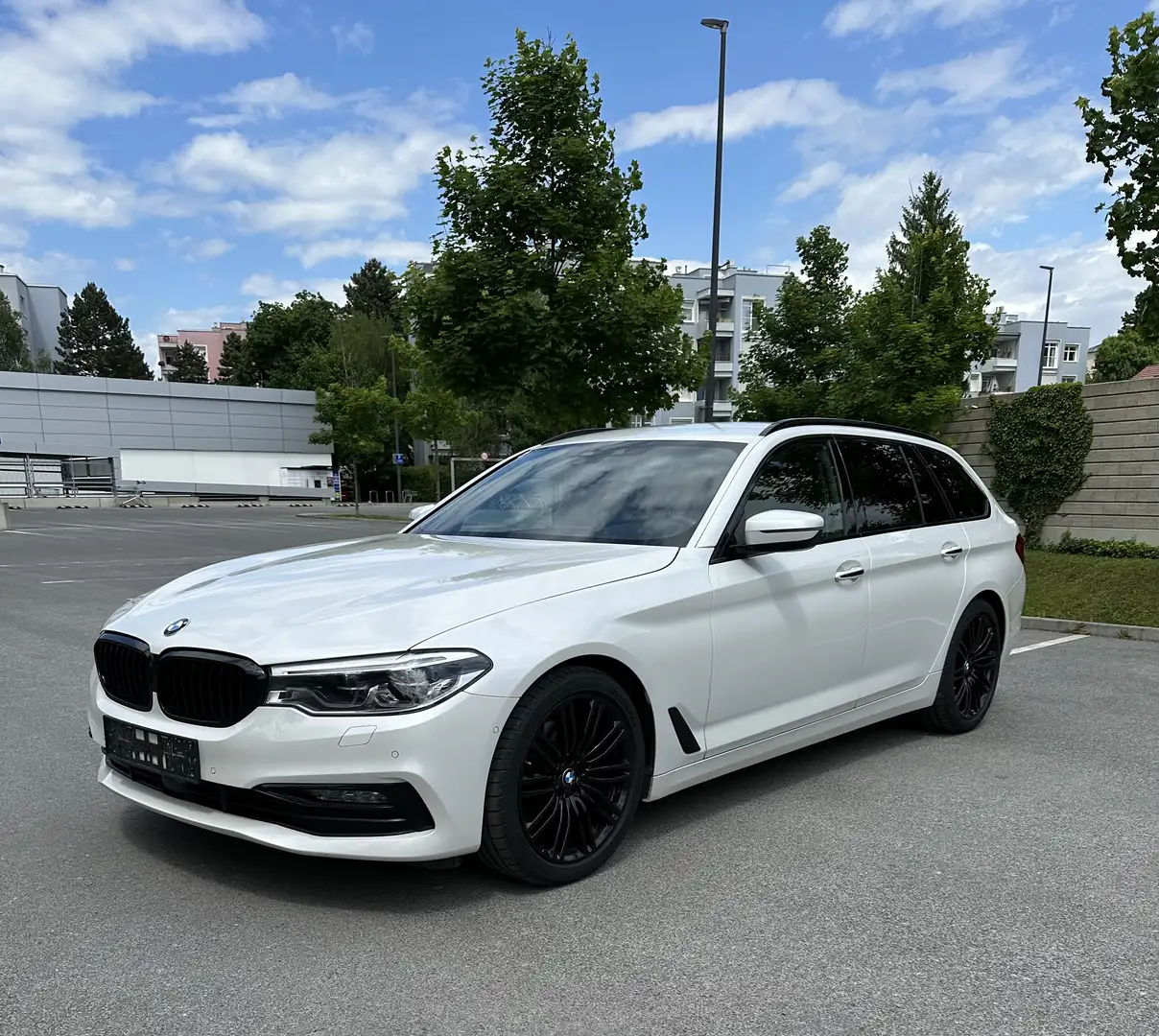BMW 520 520d Luxury Line mit M-Sportfahrwerk - 1