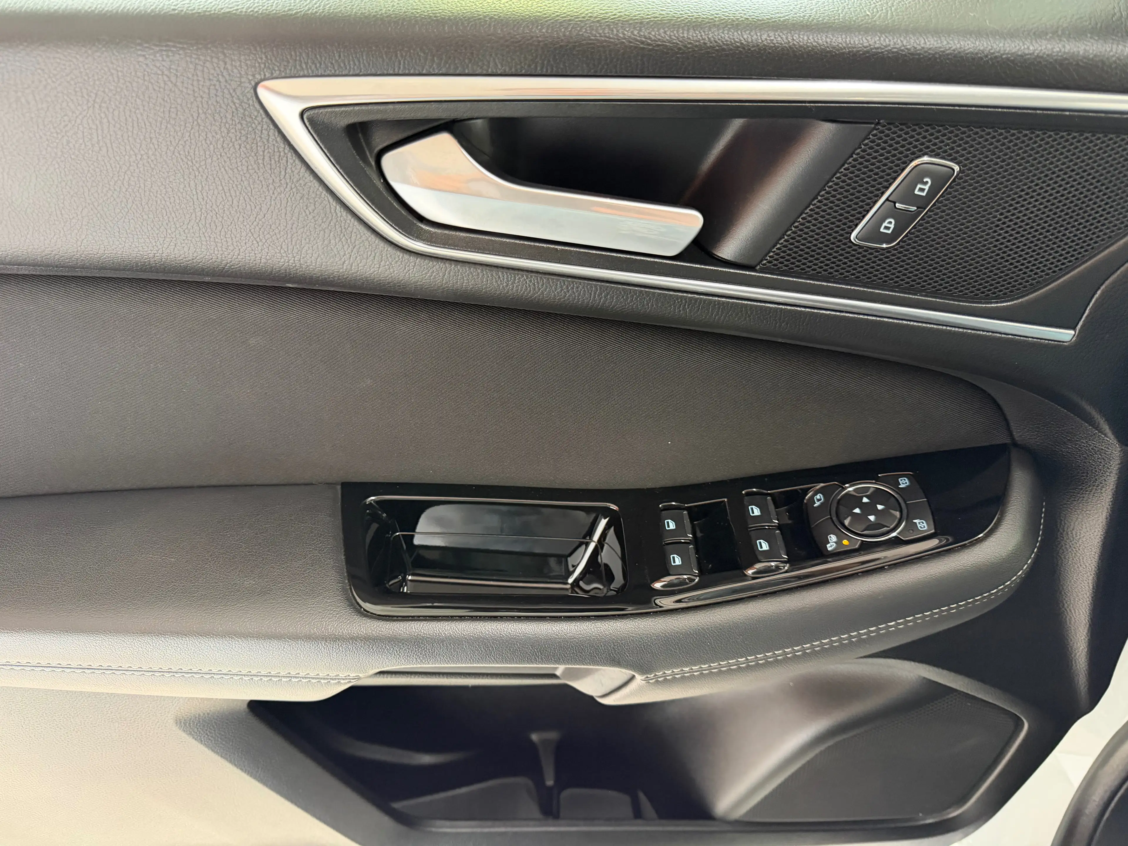 Ford S-Max Titanium AWD/NAVI/CARPLAY/AHK/PANORAMA/SITZHEIZUNG/UVM — photo 13