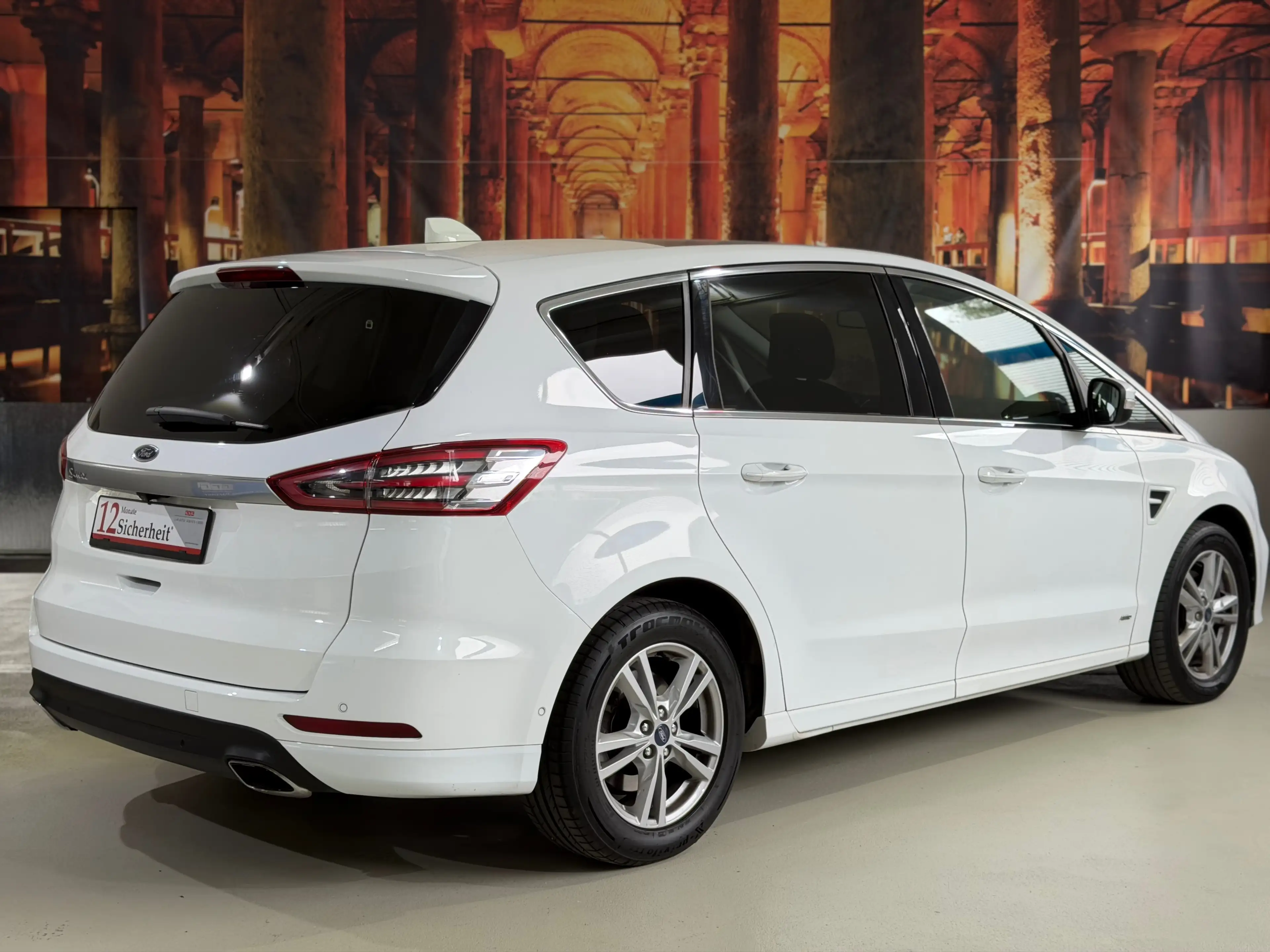 Ford S-Max Titanium AWD/NAVI/CARPLAY/AHK/PANORAMA/SITZHEIZUNG/UVM — photo 3