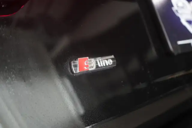 Audi A4 view 13