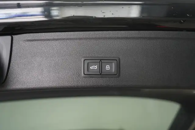 Audi A4 view 9