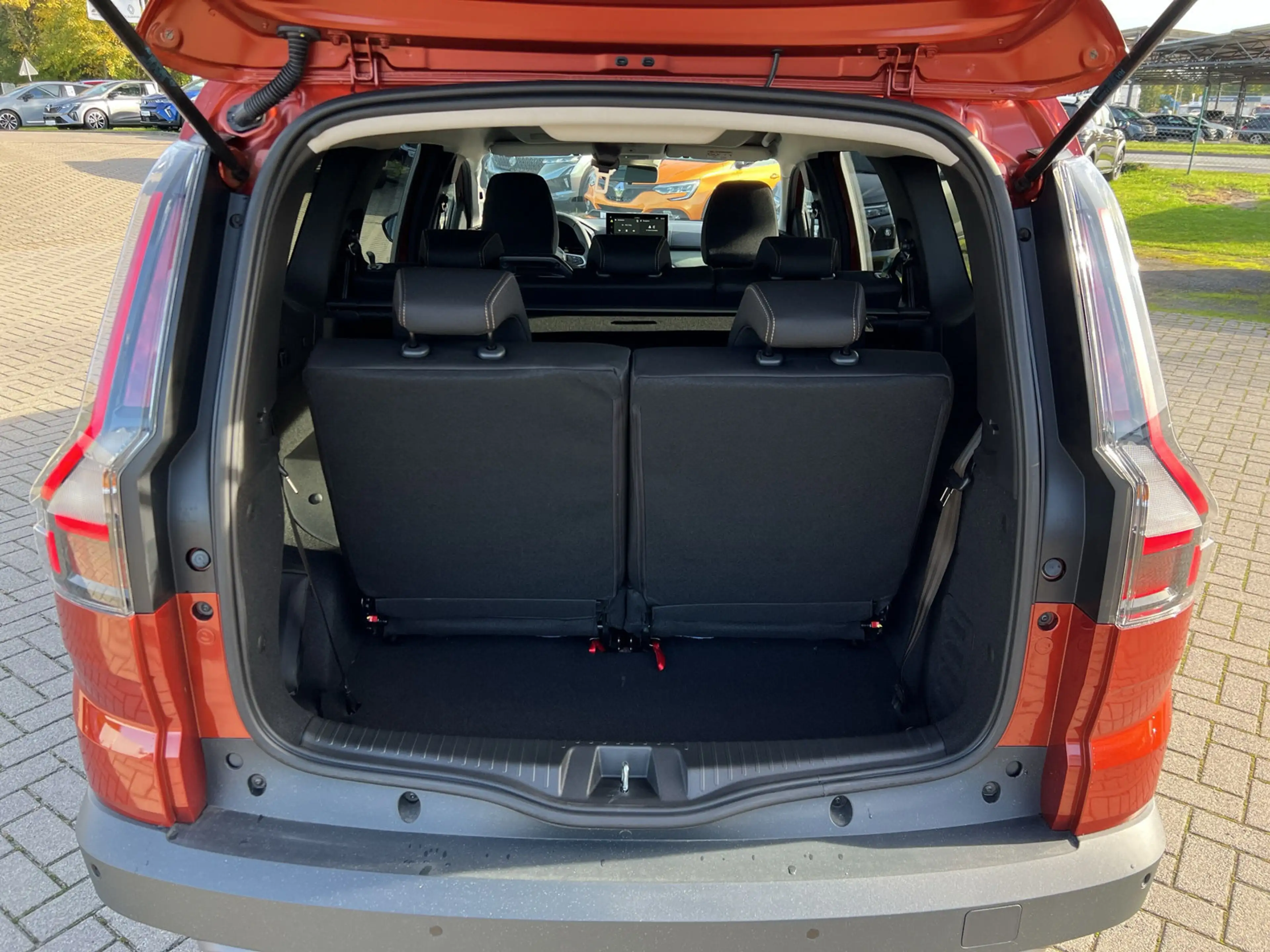 Dacia Jogger TCe 110 Extreme 7-S SHZ+LKHZ+LED — photo 15