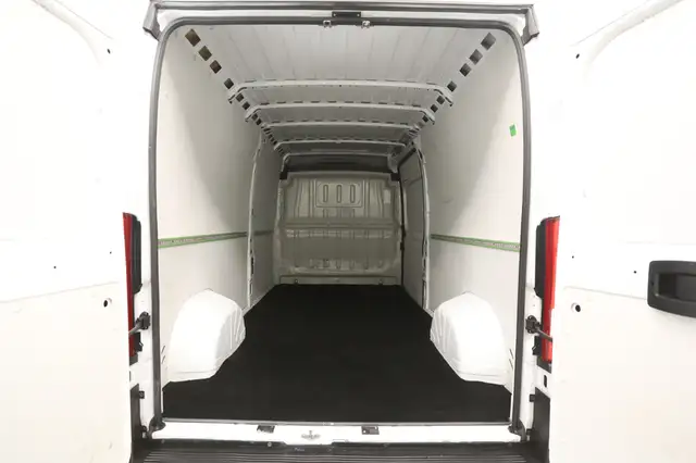 Opel Movano view 3