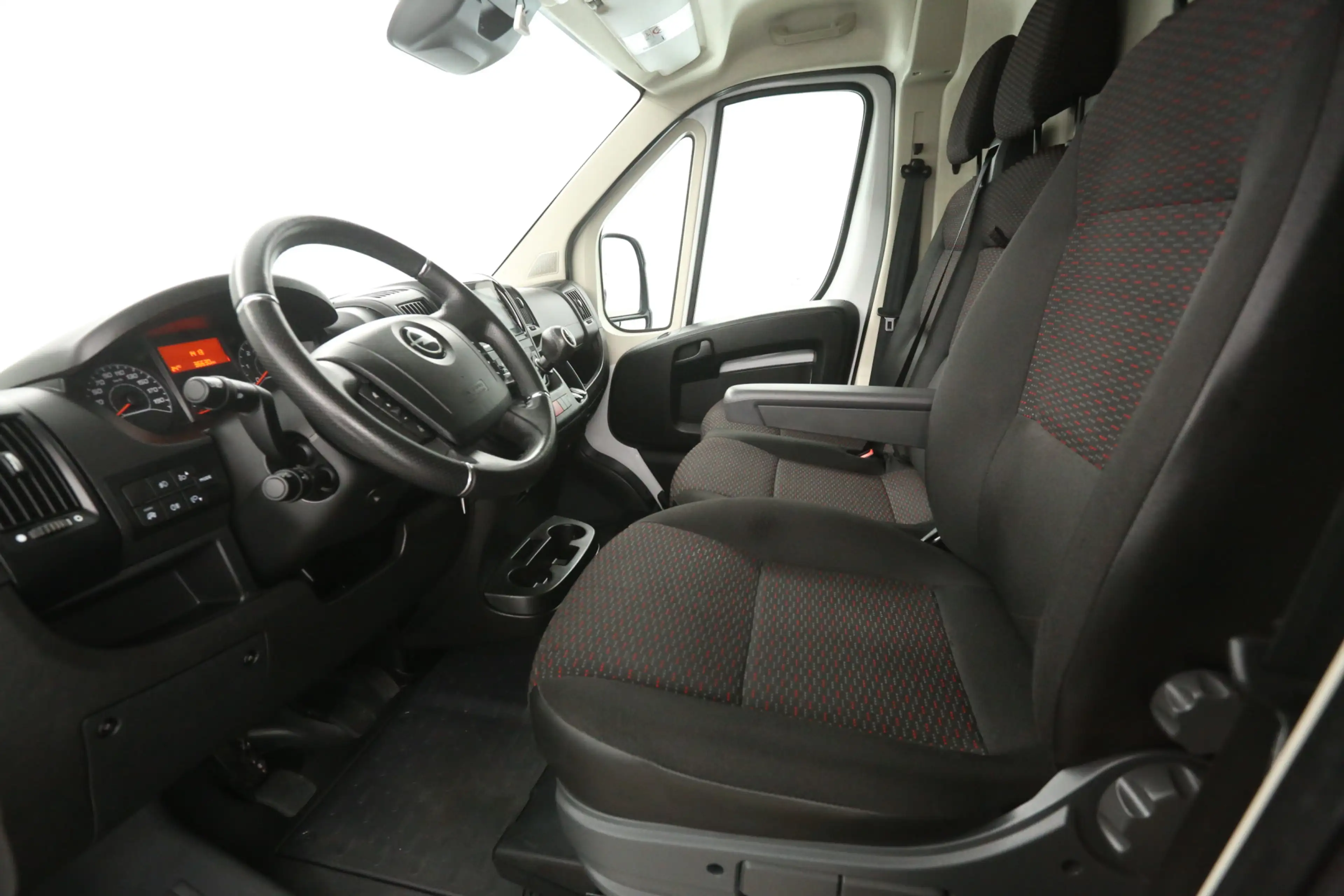 Opel Movano 2.2 BlueHDI 140pk 3,5t L3H2 | Clima | Camera | Car — photo 9
