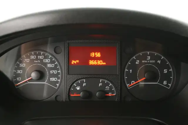 Opel Movano view 13