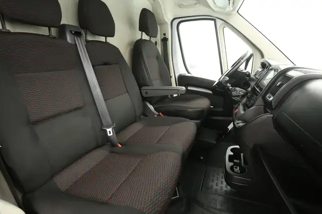 Opel Movano view 10