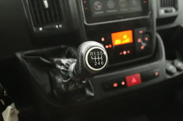 Opel Movano view 21