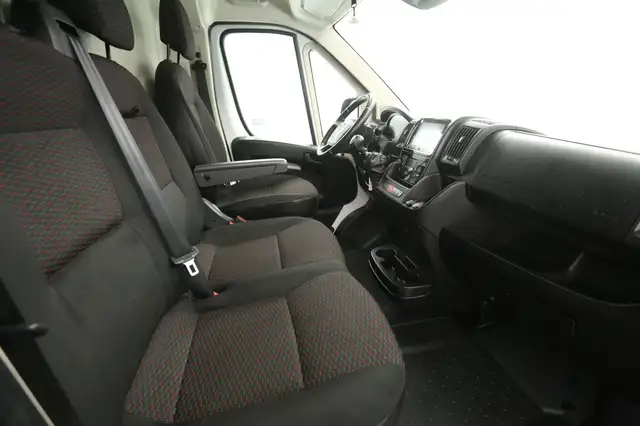 Opel Movano view 23