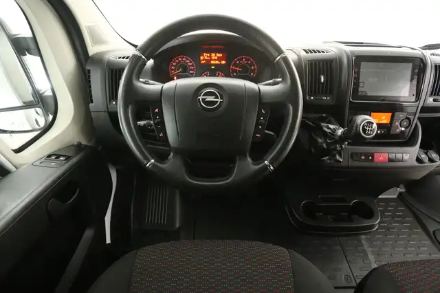 Opel Movano view 2