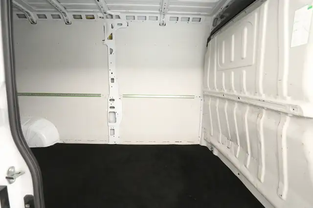 Opel Movano view 25