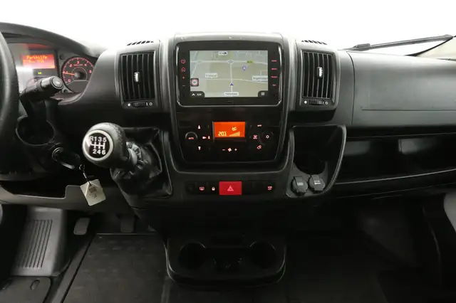 Opel Movano view 11