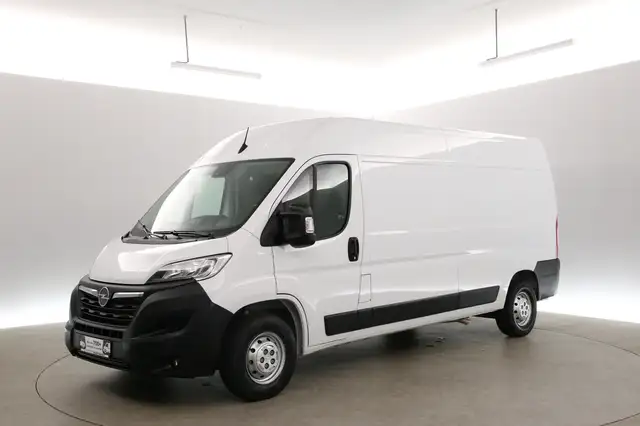 Opel Movano view 8