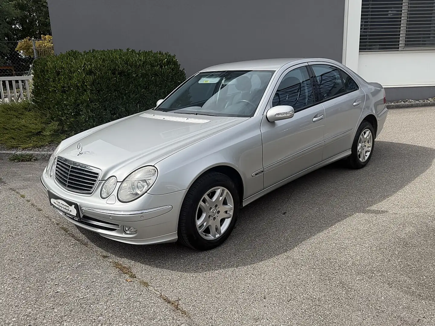 Mercedes-Benz E 200 Avantgarde CDI Aut. Silber - 1