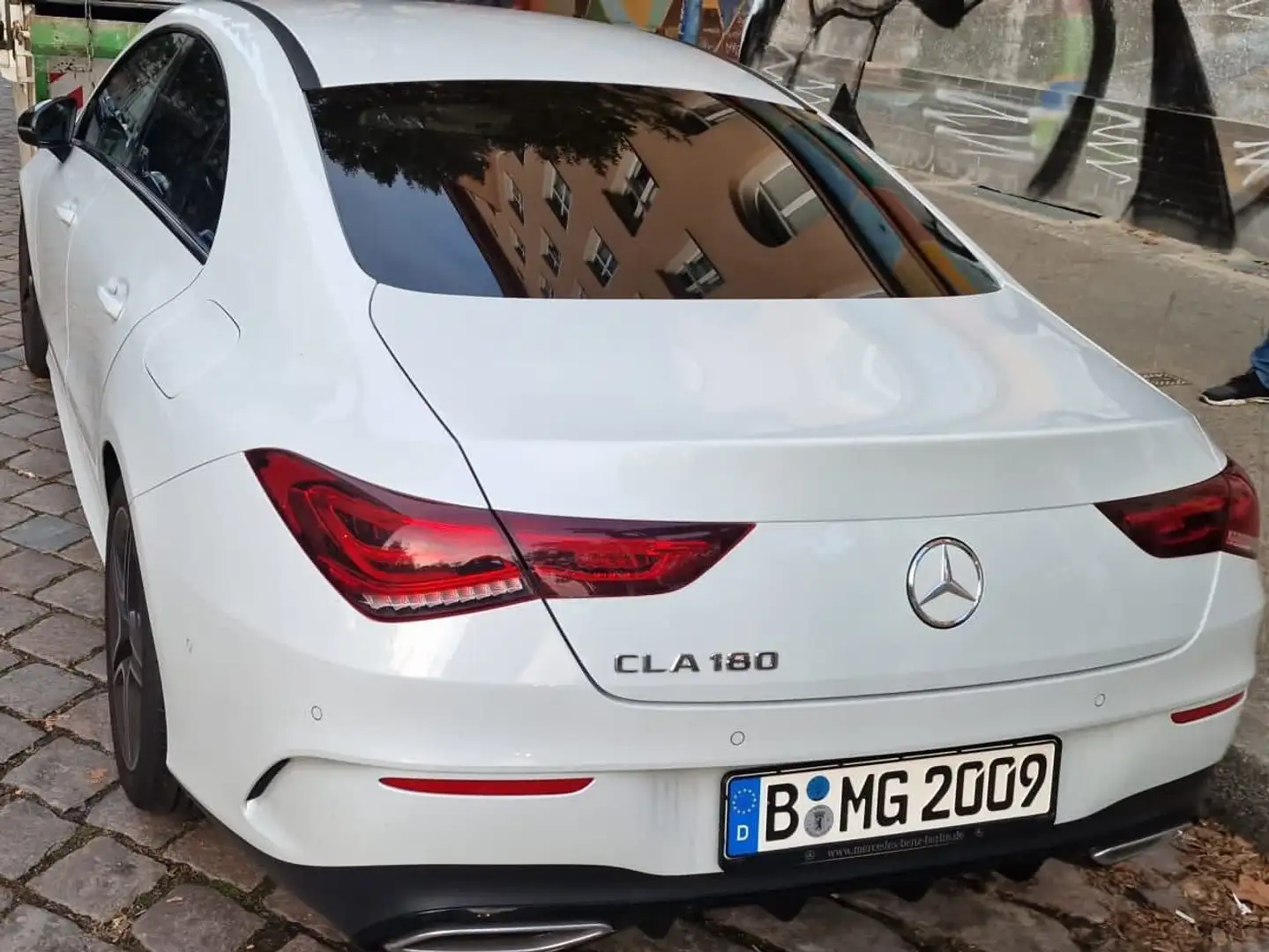 Mercedes-Benz 180 CLA Blanc - 2