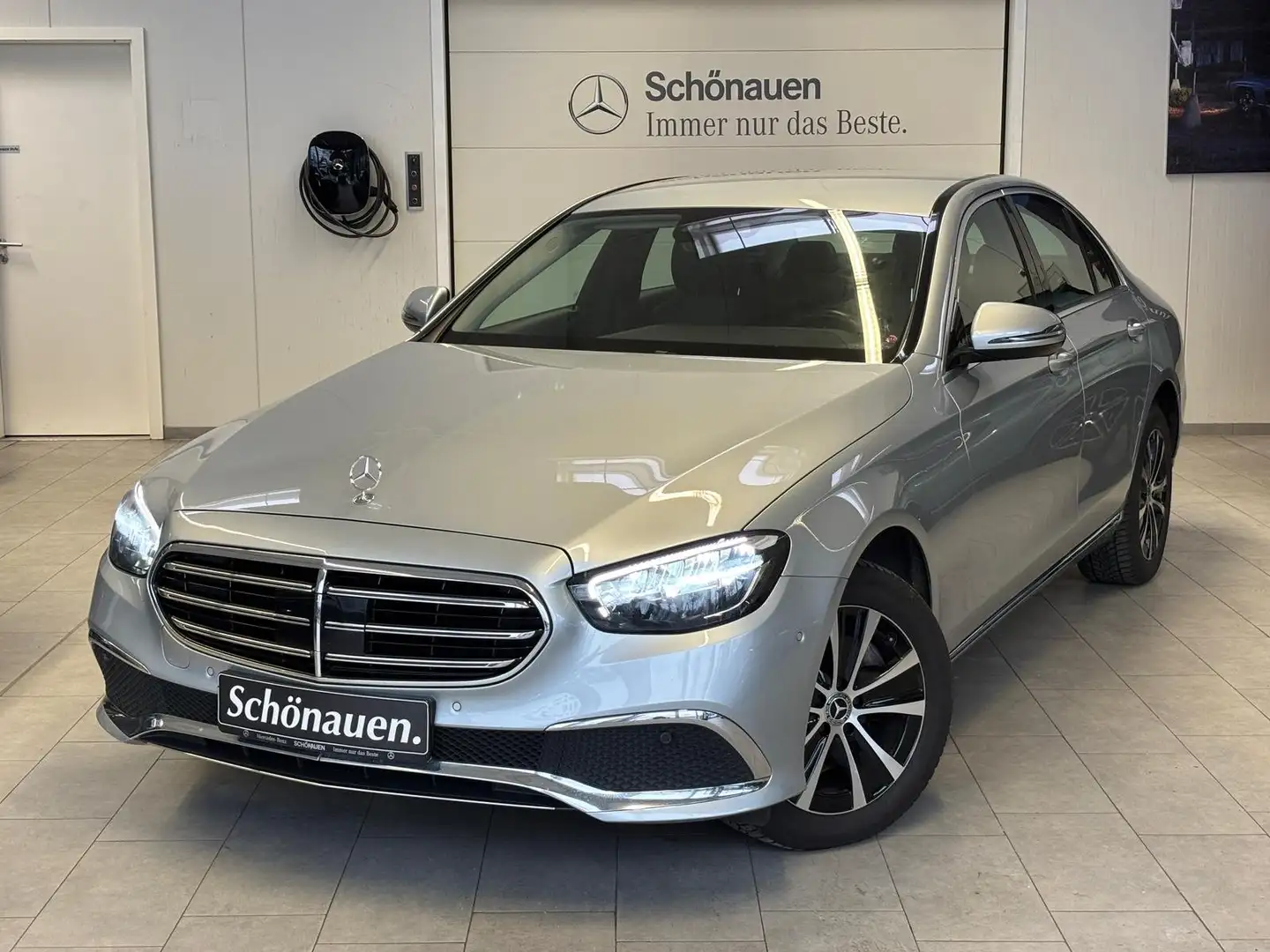 Mercedes-Benz E 220 d 4M Exclusive DISTR+KAMERA+LED+CARPLAY Silber - 1