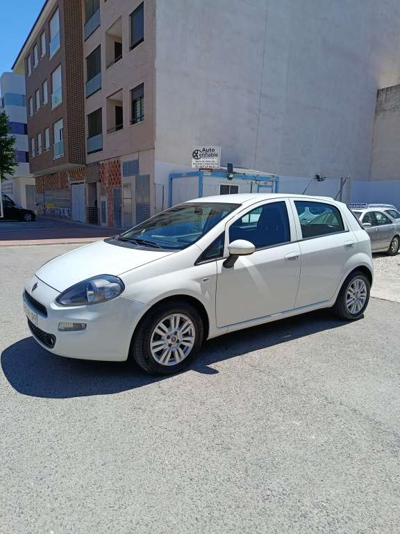 Fiat Punto 1.3Mjt Easy E5+ - foto 1