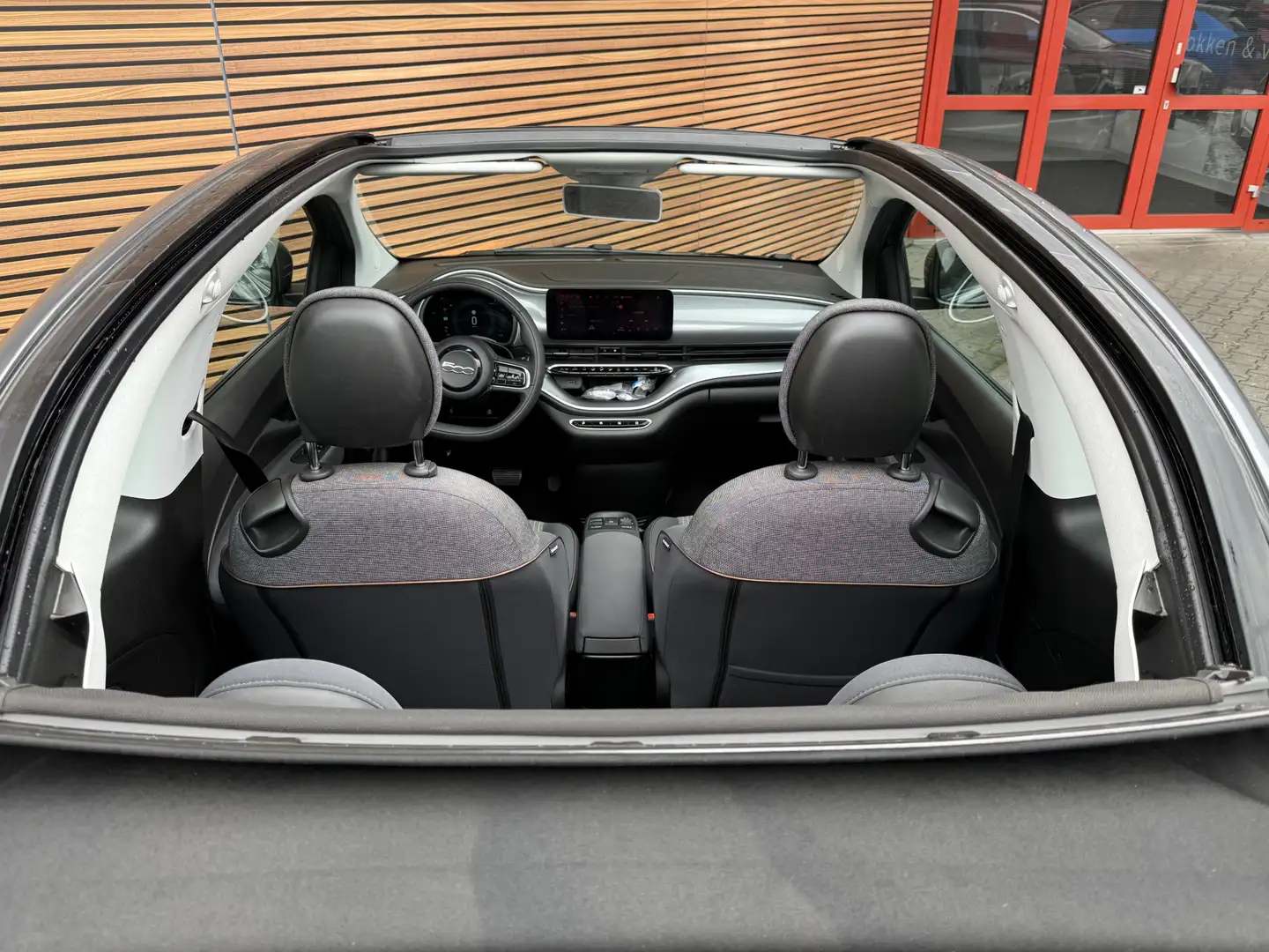Fiat 500e Icon 42 kWh Apple carplay / Navigatiesysteem / Ele Grijs - 2
