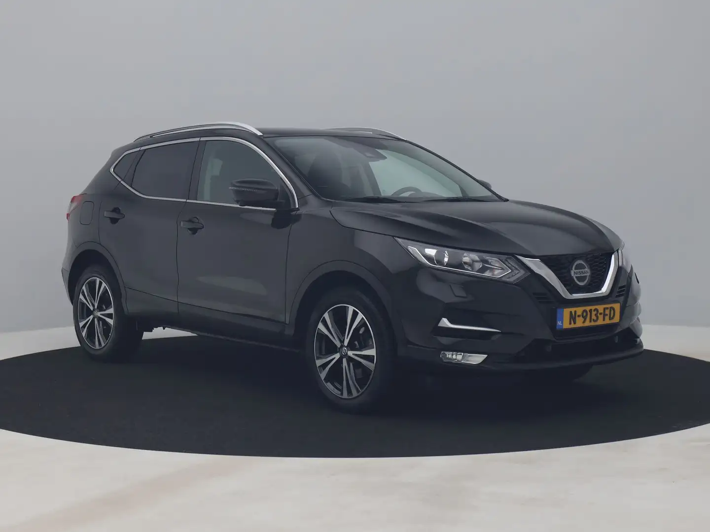 Nissan Qashqai 1.2 N-Connecta 6-Bak | PANO | 360º | KEYLESS | STO Zwart - 2