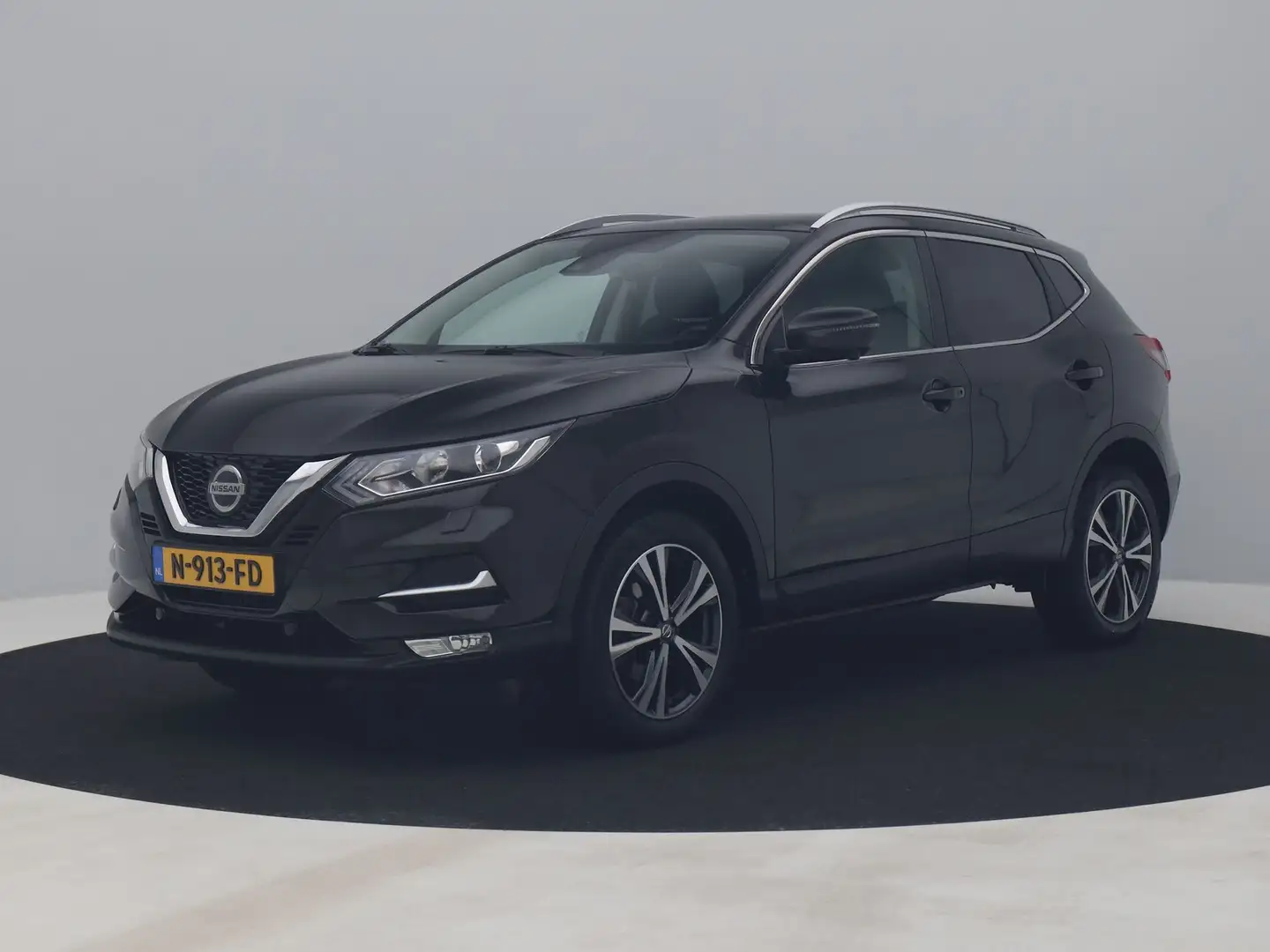 Nissan Qashqai 1.2 N-Connecta 6-Bak | PANO | 360º | KEYLESS | STO Zwart - 1
