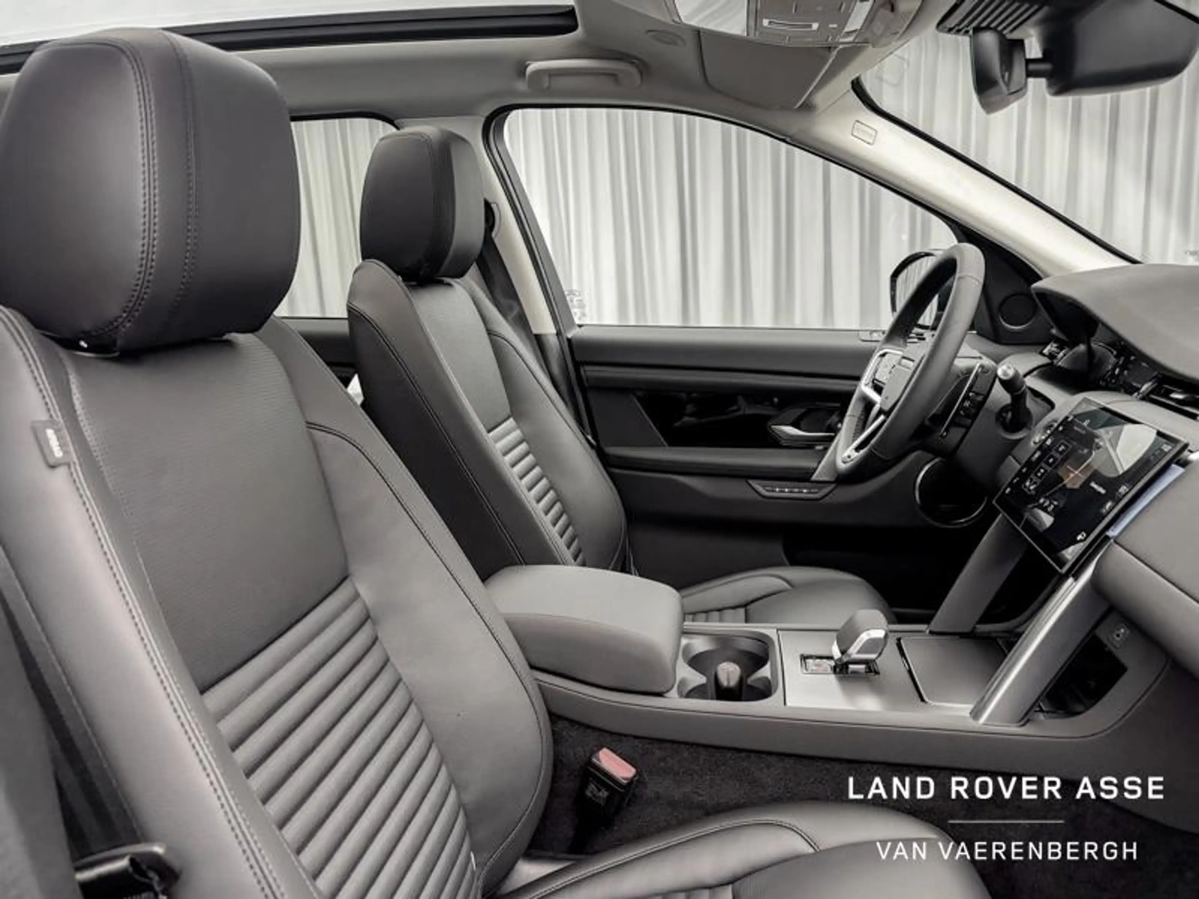 Land Rover Discovery Sport P270e S AWD — photo 4