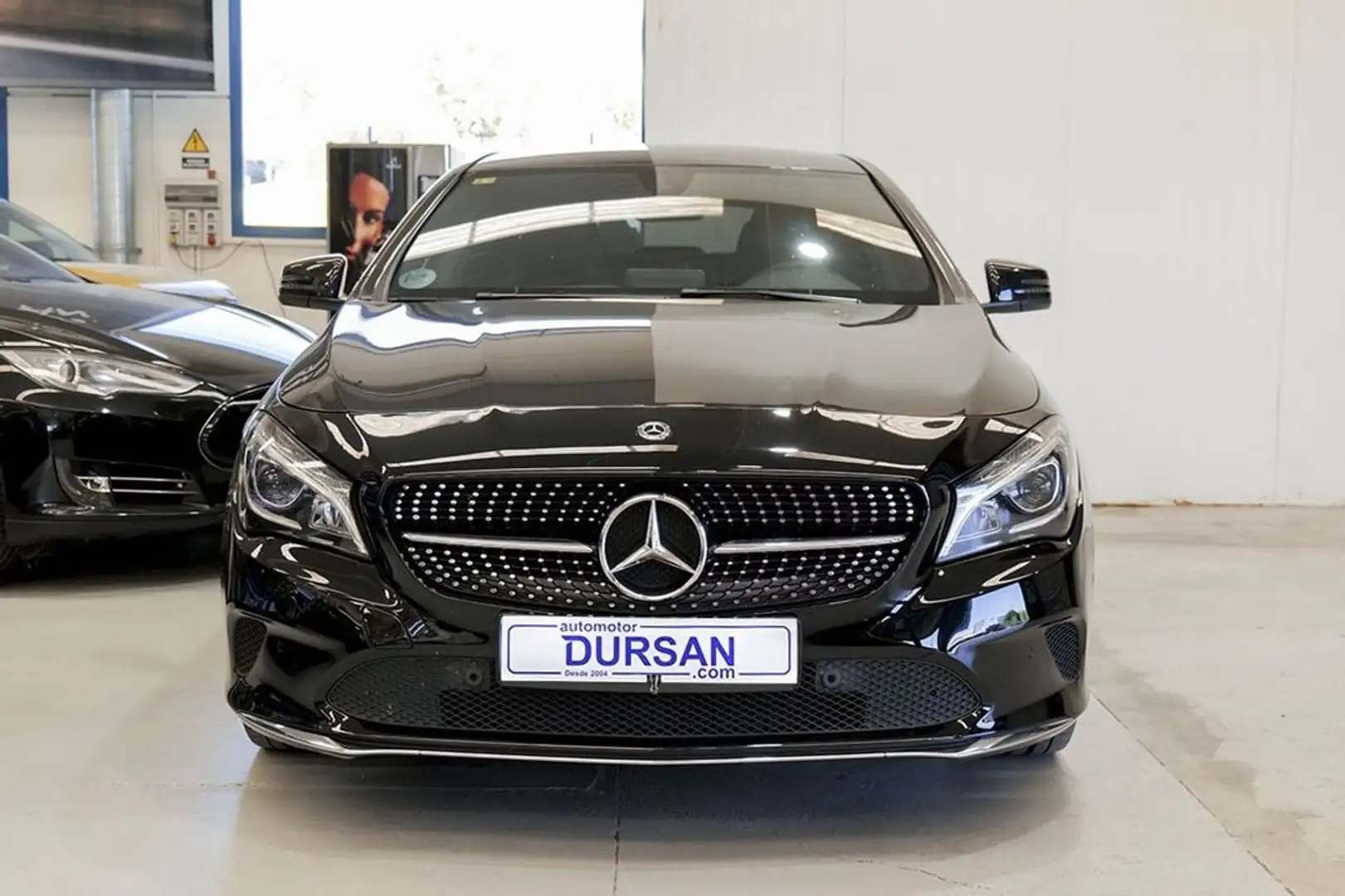 Mercedes-Benz CLA 200 Noir - 2