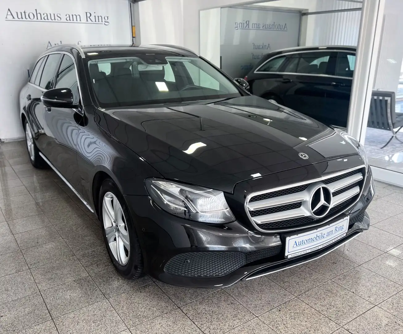 Mercedes-Benz E 200 T Avantgarde Navi Multibeam Kamera PDC! Schwarz - 1