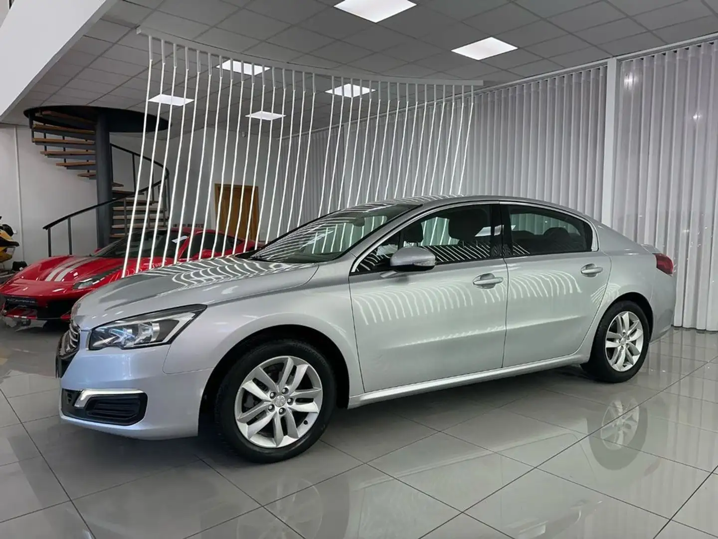 Peugeot 508 1.6BlueHDI Active 120 Gris - 2