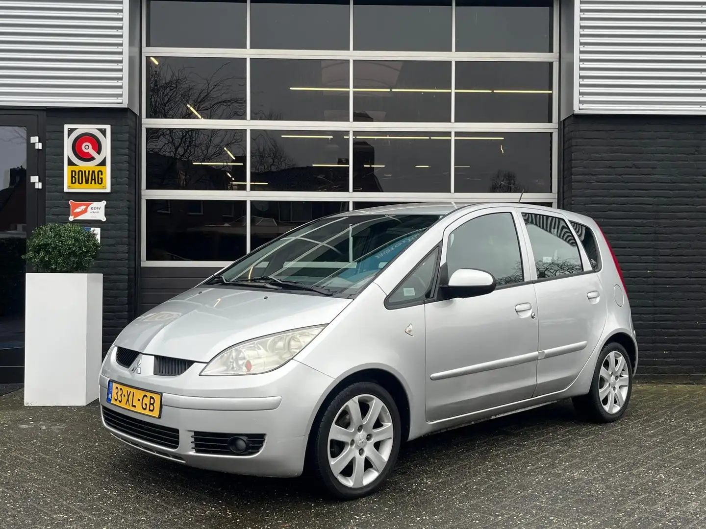 Mitsubishi Colt 1.3 Inform, Airco, Radio, 5drs, NAP, APK Grau - 1