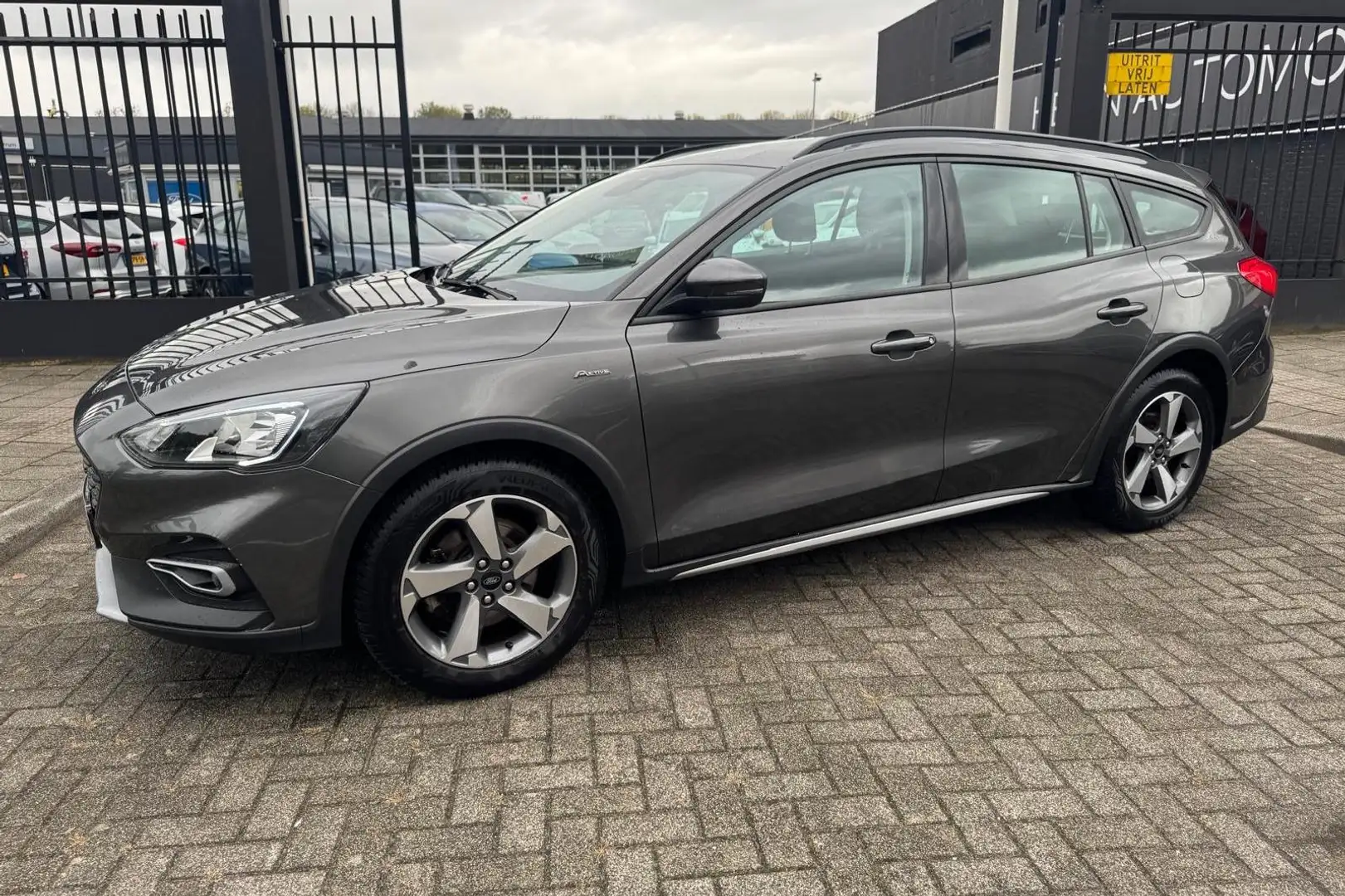 Ford Focus Wagon 1.0 EcoBoost Active Business | Winter Pack Gris - 2