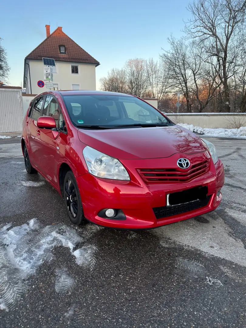 Toyota Verso 2.0 D-4D Rouge - 1