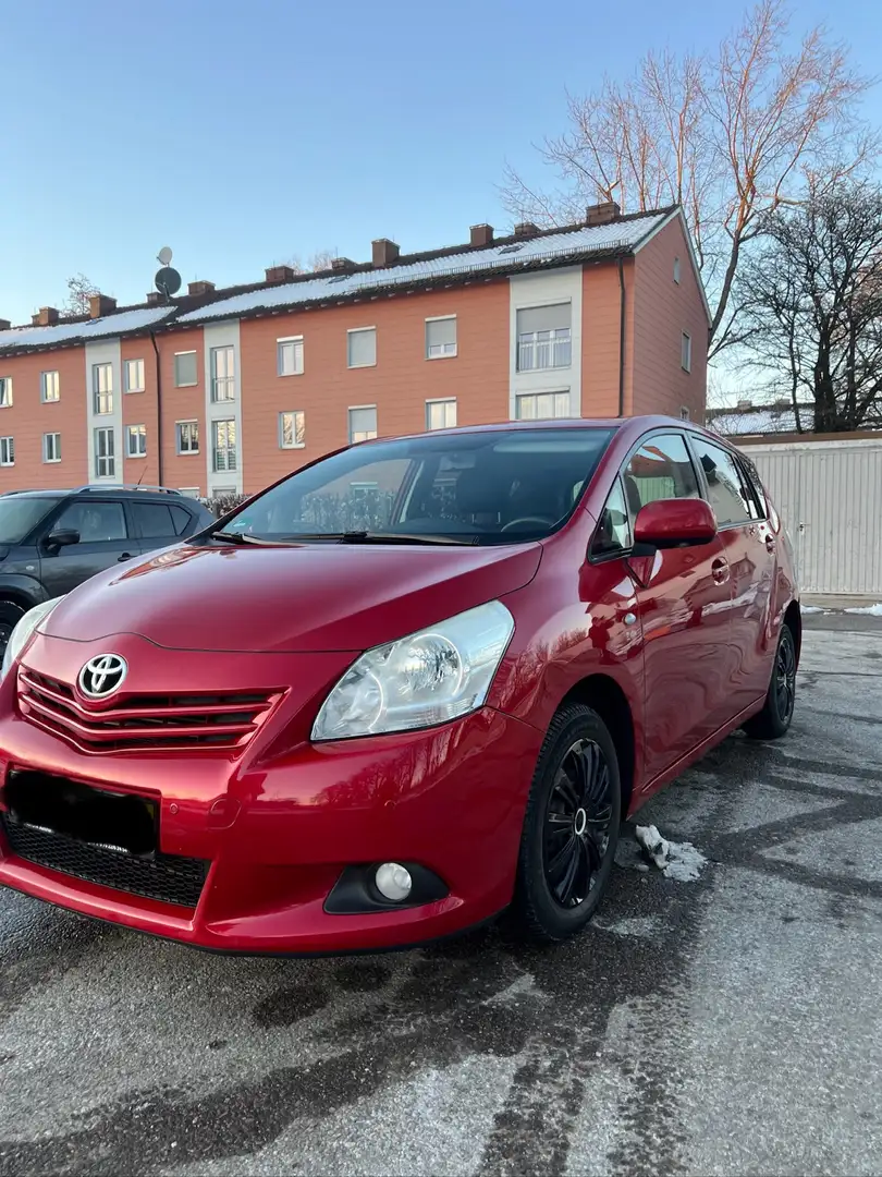 Toyota Verso 2.0 D-4D Red - 2
