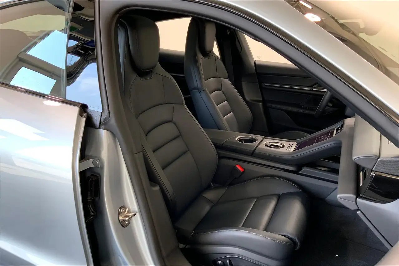 Porsche Taycan снимка Porsche Taycan