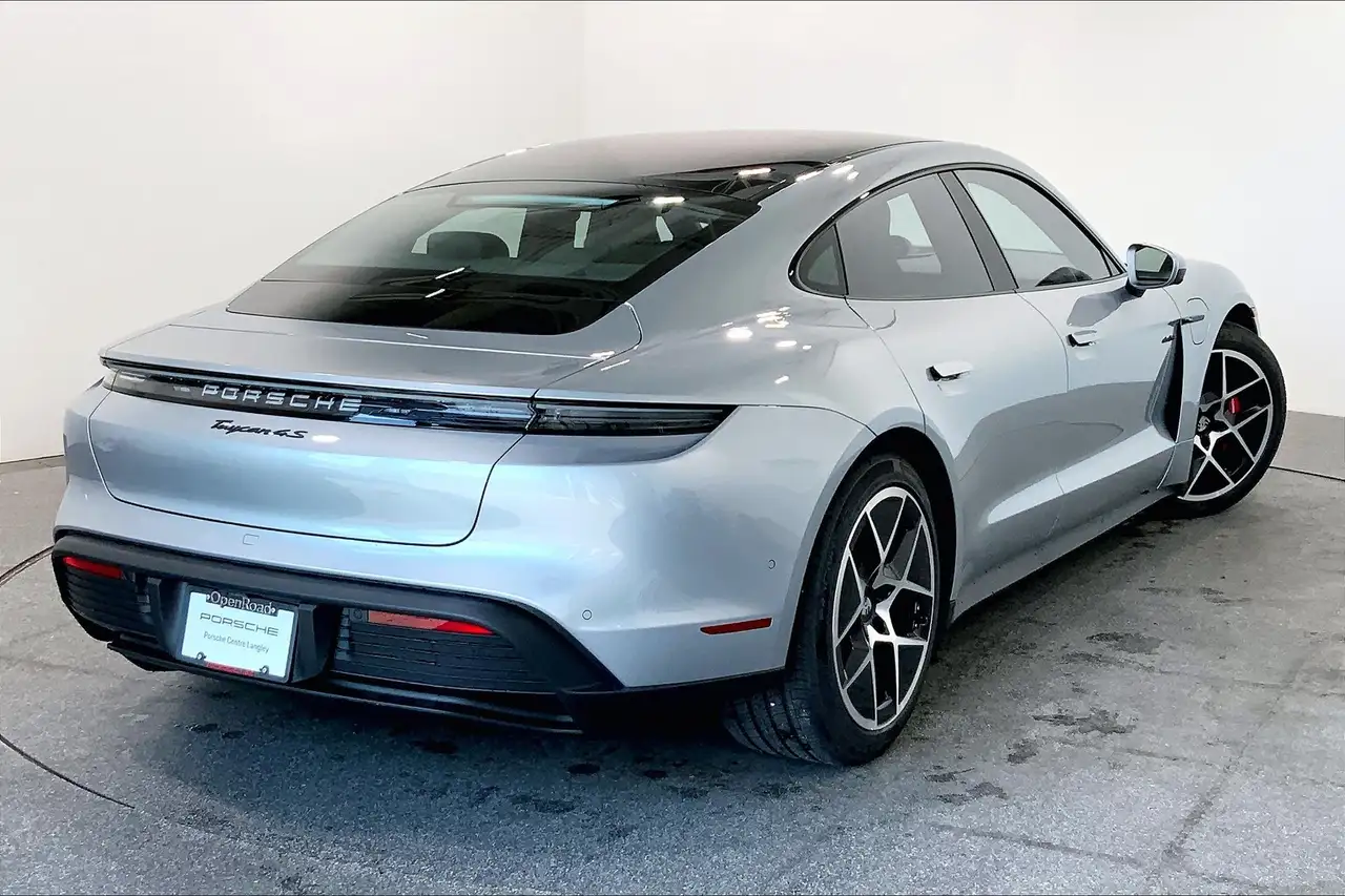 Porsche Taycan снимка Porsche Taycan
