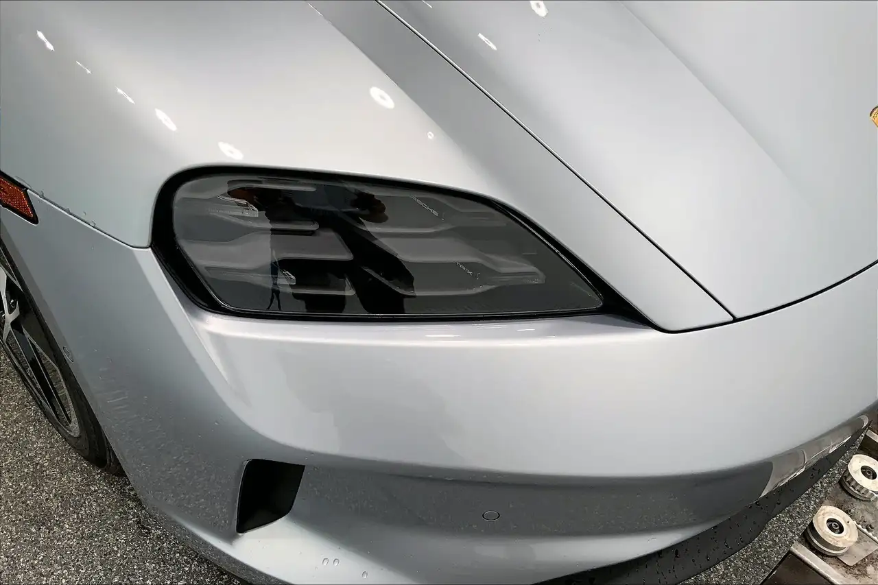 Porsche Taycan снимка Porsche Taycan