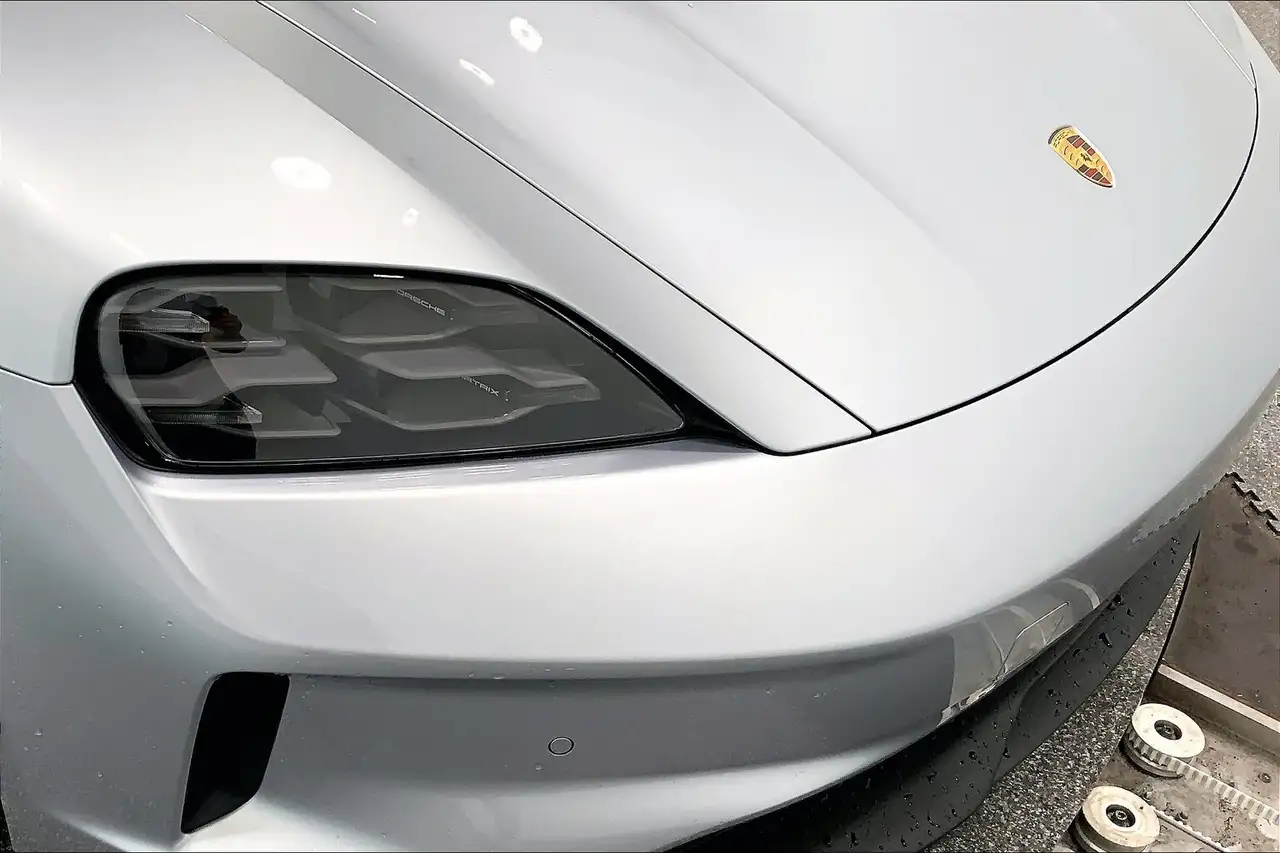 Porsche Taycan снимка Porsche Taycan