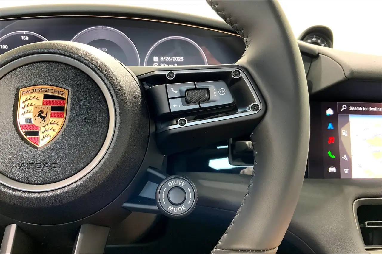 Porsche Taycan снимка Porsche Taycan