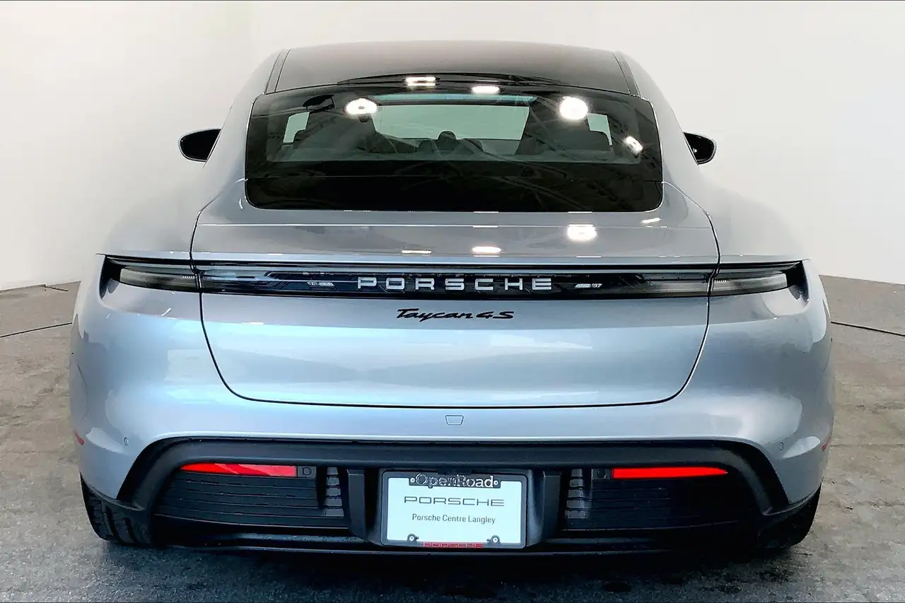 Porsche Taycan снимка Porsche Taycan