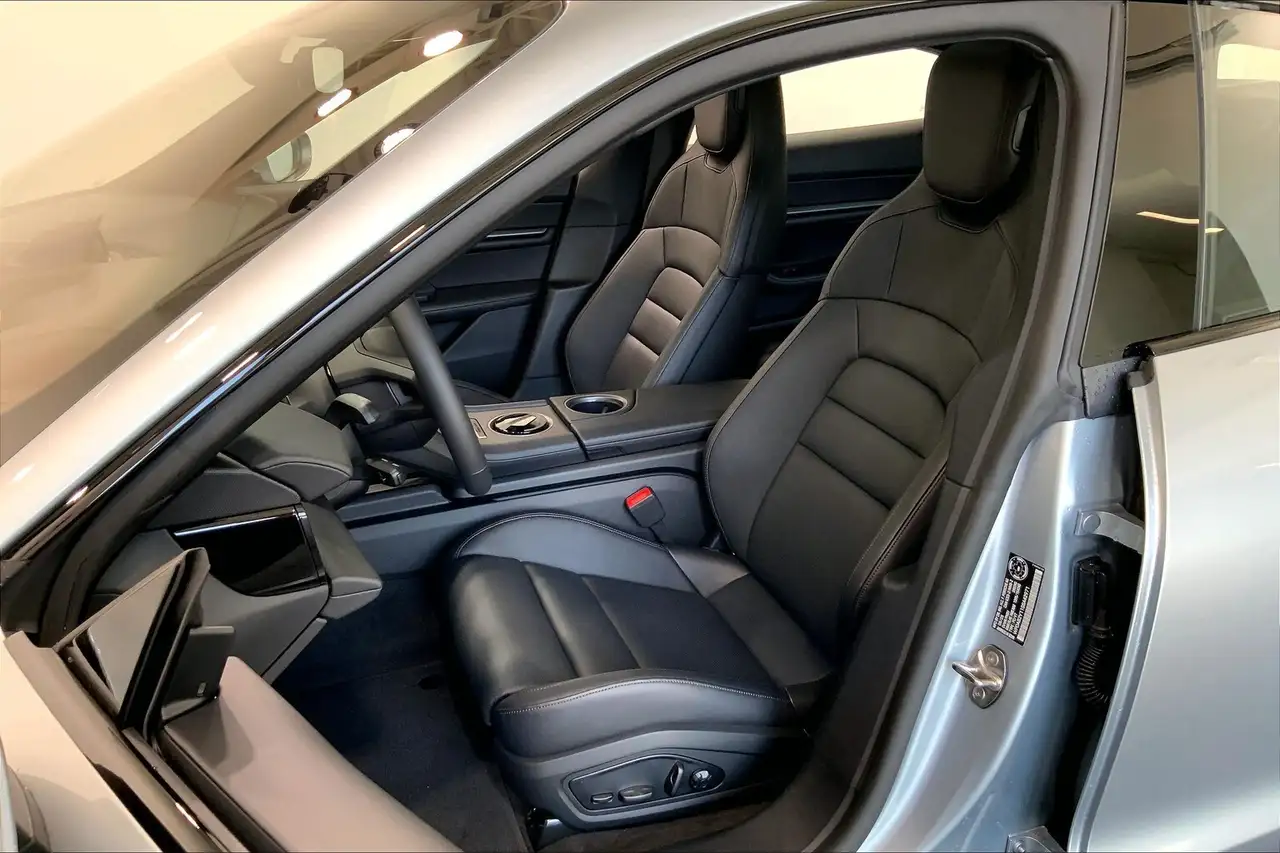 Porsche Taycan снимка Porsche Taycan