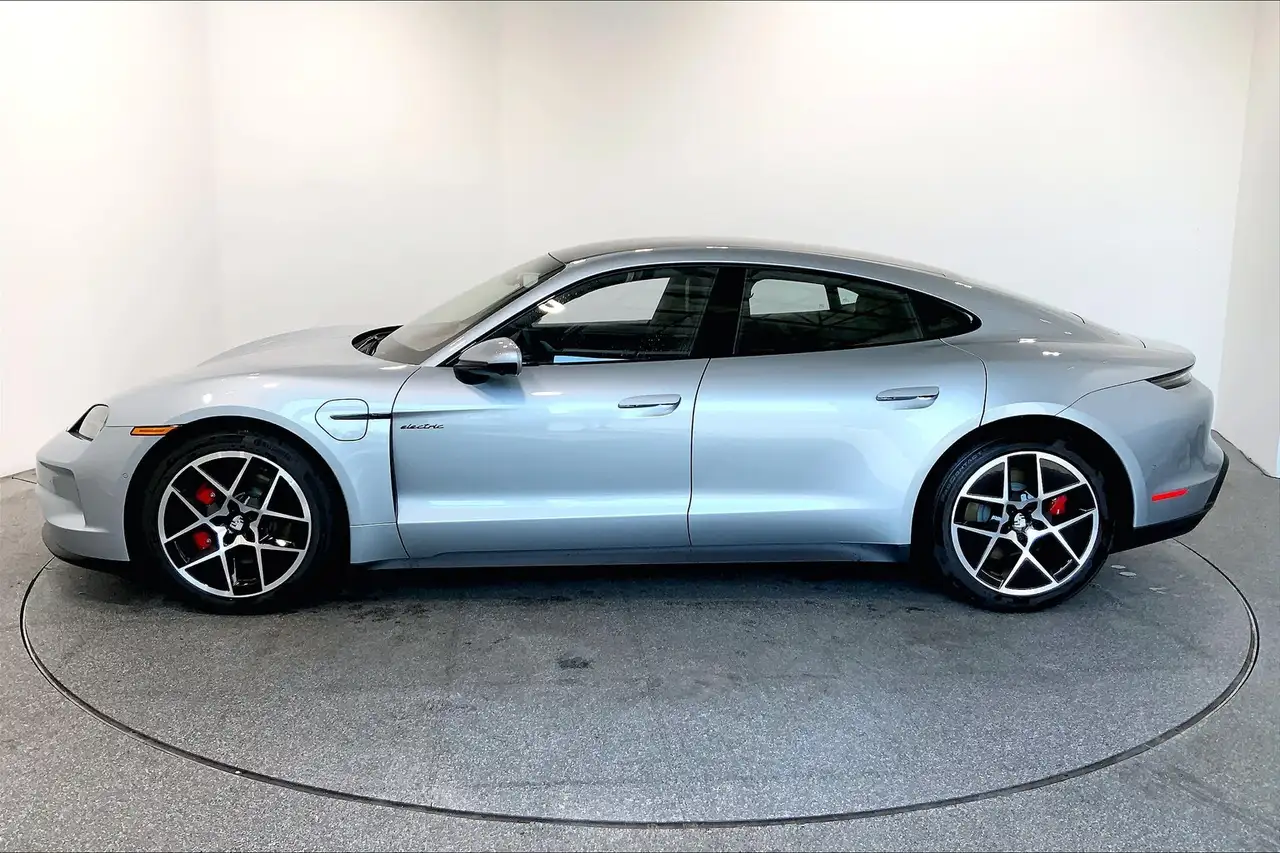 Porsche Taycan снимка Porsche Taycan