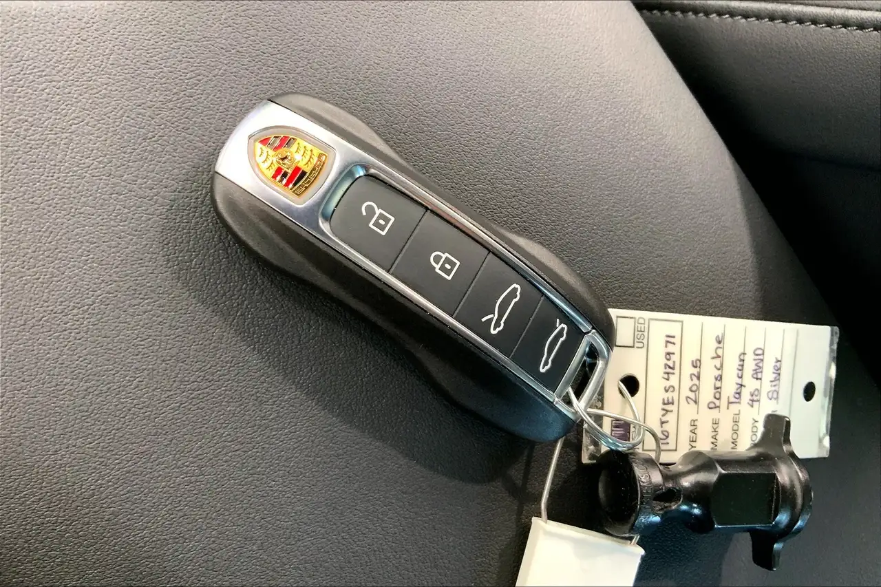 Porsche Taycan снимка Porsche Taycan