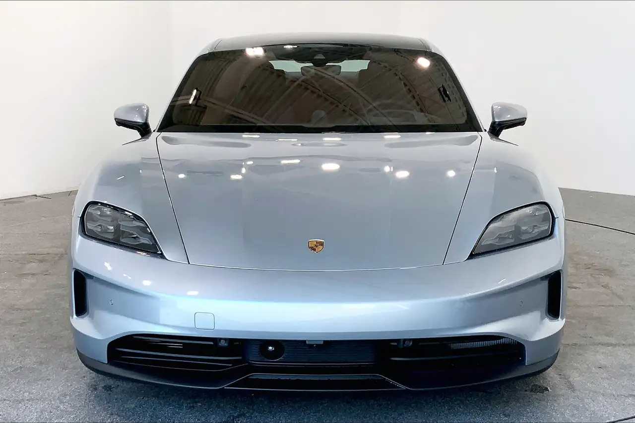 Porsche Taycan снимка Porsche Taycan