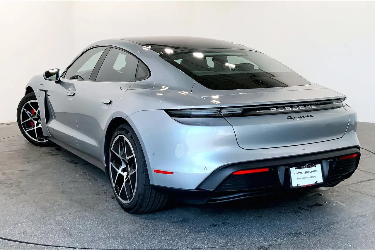 Porsche Taycan снимка Porsche Taycan