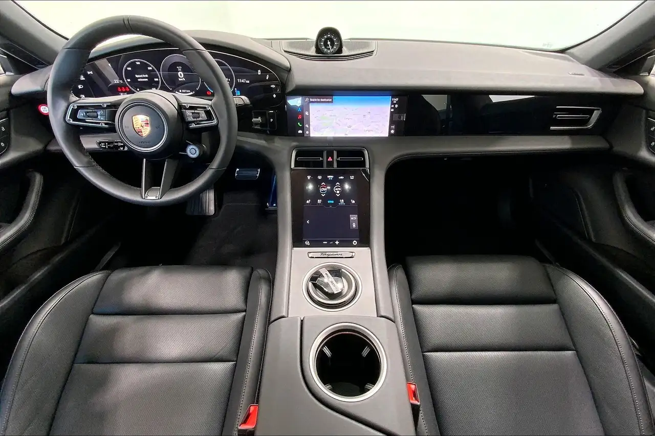 Porsche Taycan снимка Porsche Taycan