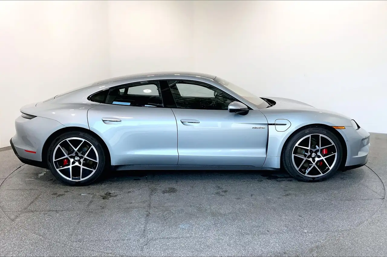 Porsche Taycan снимка Porsche Taycan