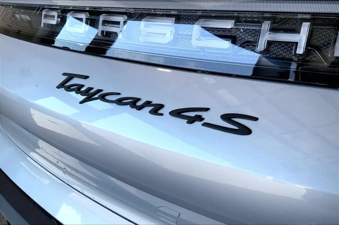 Porsche Taycan снимка Porsche Taycan