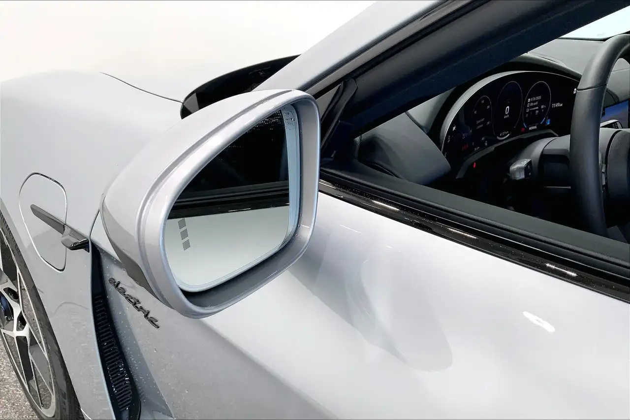 Porsche Taycan снимка Porsche Taycan